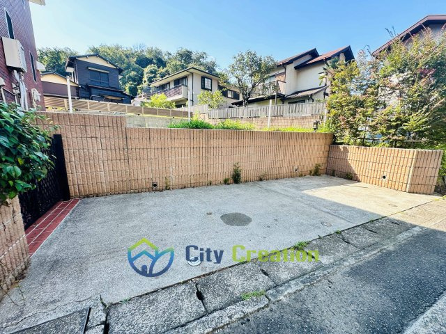 鎌倉市浄明寺5丁目　大型リフォーム住宅の駐車場