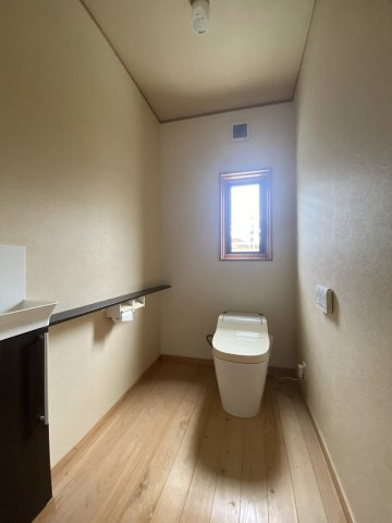 【トイレ】 | 菊池市片角 | ☆タンクレストイレ☆空間が広く感じますね☆