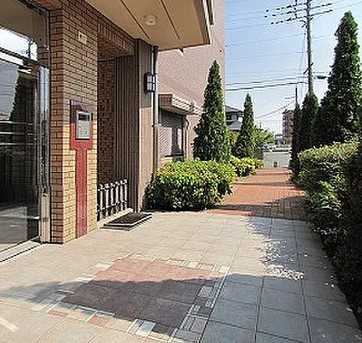 クレスト大善寺のエントランス