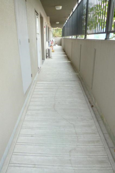 ステラコート弐番館のバルコニー|外からの目が気にならないバルコニーで洗濯物が干せます