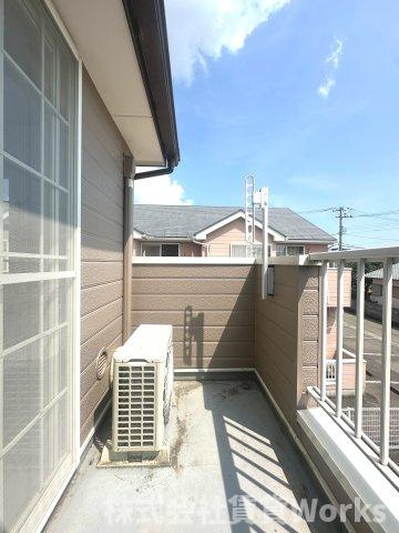 ルシェルブルーのバルコニー|外からの目が気にならないバルコニーで洗濯物が干せます