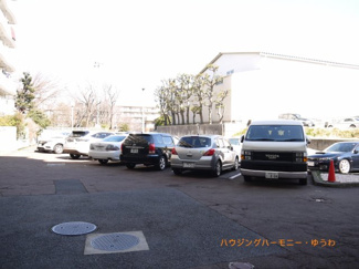 【駐車場】 | 敷地内に、広い駐車場を完備。