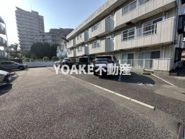 プリンスコートの駐車場