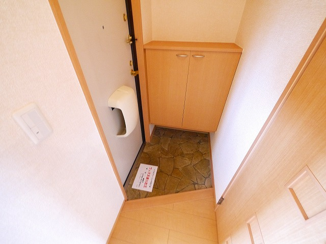 カクタス　フローラ(筒井町1652-1)の玄関