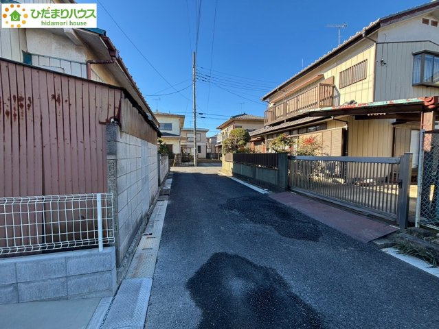 蓮田市閏戸　第4　新築一戸建て　リーブルガーデン　01の前面道路含む現地写真