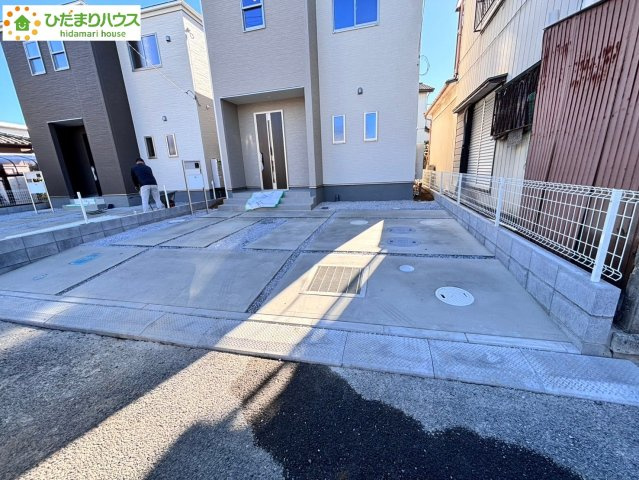 蓮田市閏戸　第4　新築一戸建て　リーブルガーデン　02の駐車場