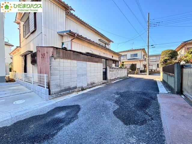 蓮田市閏戸　第4　新築一戸建て　リーブルガーデン　02の前面道路含む現地写真