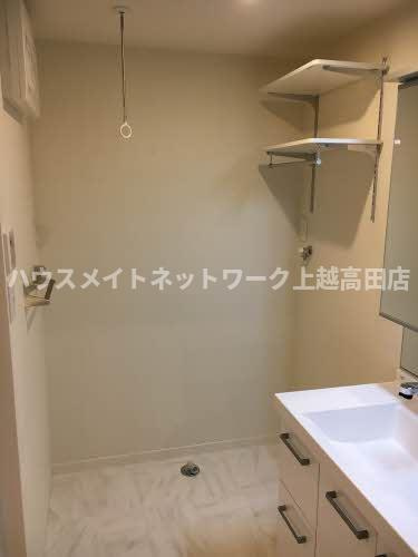 マストテラス上越春日野 Ｂの洗面所|洗濯機置場