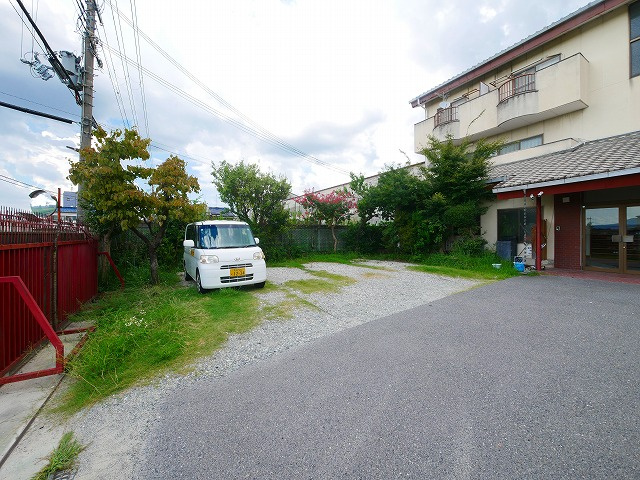 シンデレラ貸寮の駐車場