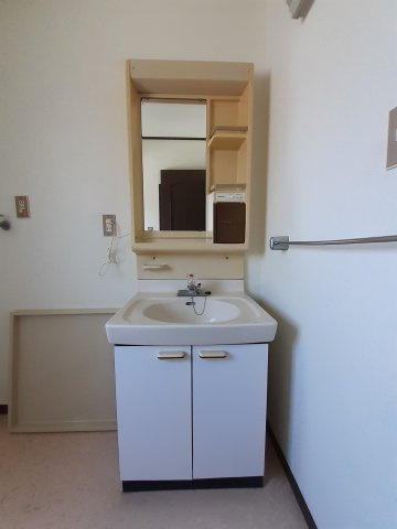 テラスコート野口の独立洗面台|朝の支度にも助かる、独立の洗髪洗面化粧台