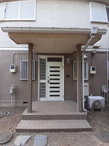 テラスコート野口の玄関|収納もある玄関です