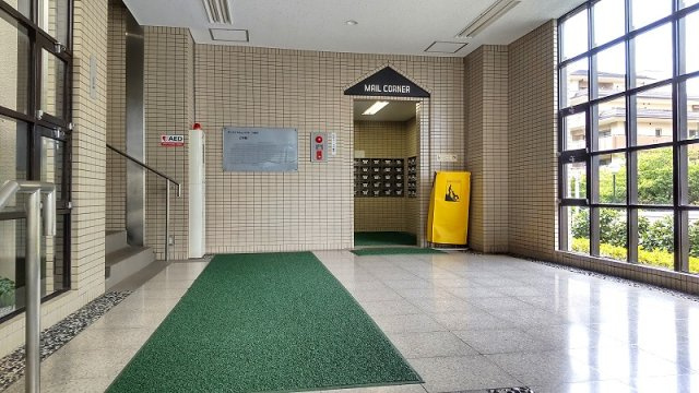 サンロイヤル箕面コスモ 二号館のエントランス