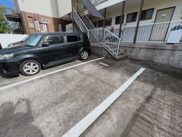 ハイツわかばの駐車場