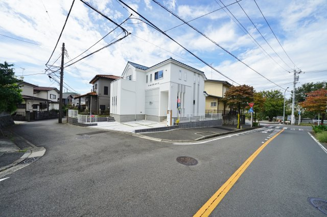 【横浜市旭区上白根2丁目33-13新築戸建て】★仲介手数料無料★（上白根小学校・上白根北中学校）の前面道路含む現地写真