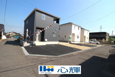 【前面道路含む現地写真】 | クレイドルガーデン山陽小野田市港町 第１（１号棟） | 整備された道路に面する現地は、コミュニティー以外の方々の出入りも少なく、お車の出し入れも楽々です。
