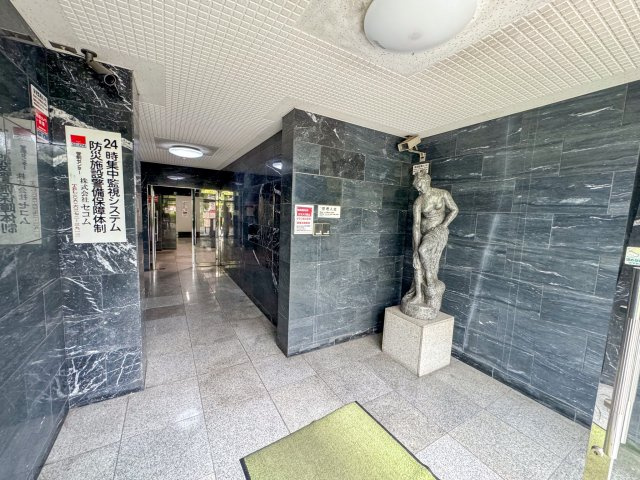 ミタカホーム８番のエントランス