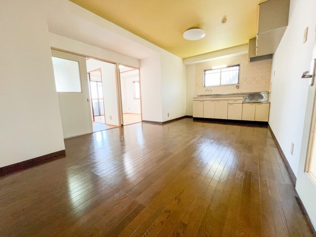 ミタカホーム８番の居間・リビング