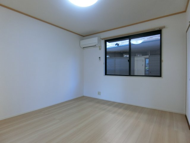 グッドワンの洋室