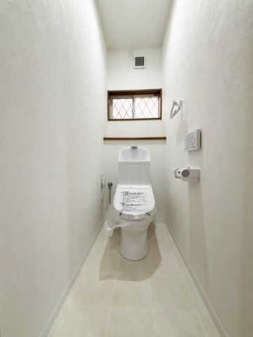 三郷市　早稲田6丁目　中古戸建のトイレ|ゆったりとした空間のトイレです