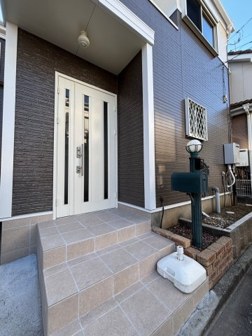 三郷市　早稲田6丁目　中古戸建の玄関|シンプルで使いやすい玄関です