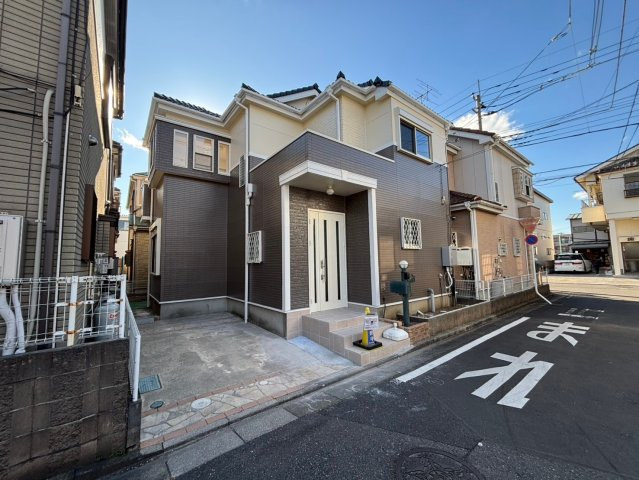 三郷市　早稲田6丁目　中古戸建の前面道路含む現地写真|前面道路含む現地写真です