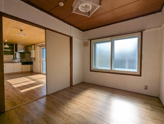 オーシャンビュー浦見の洋室