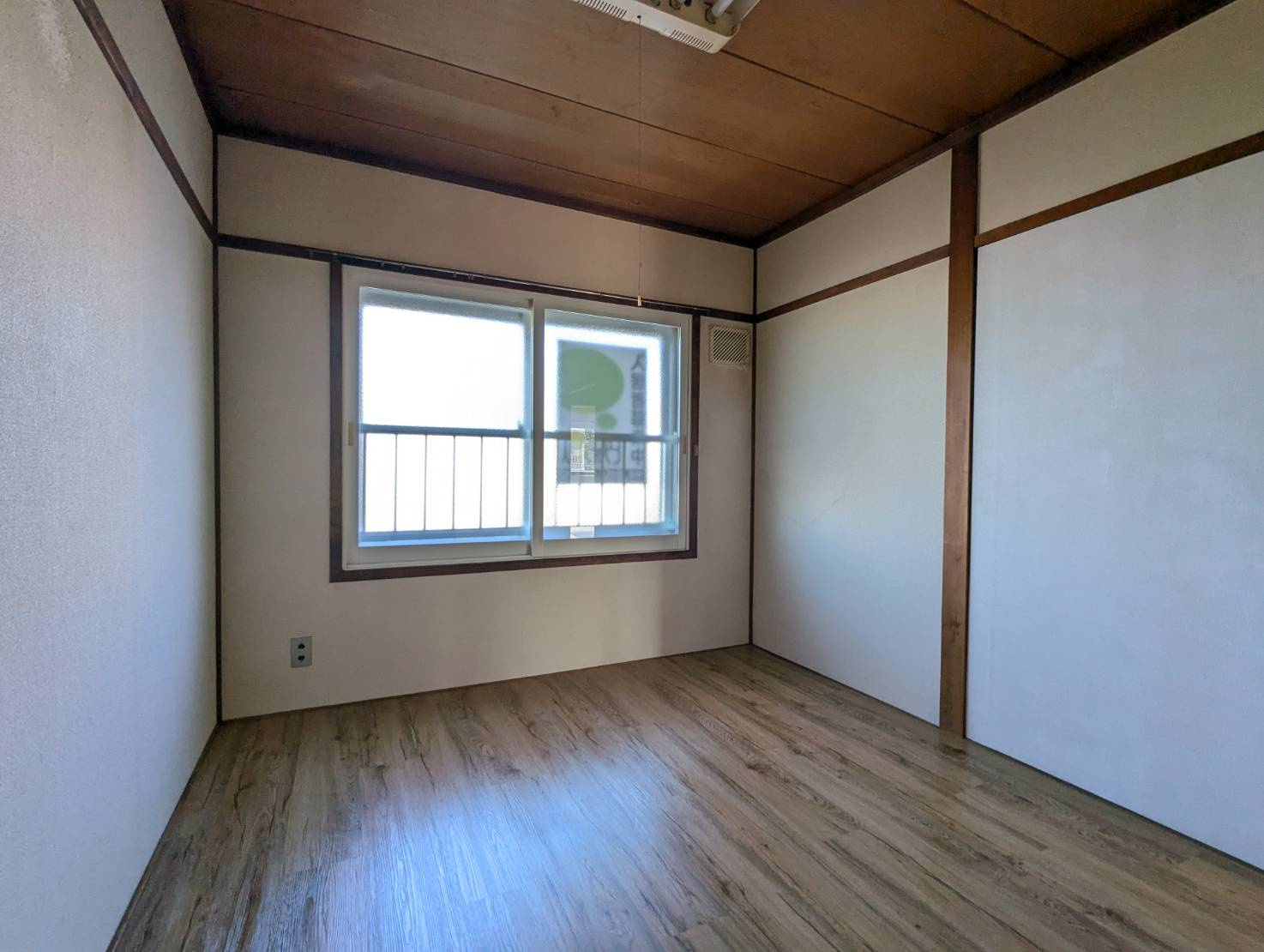 オーシャンビュー浦見の洋室