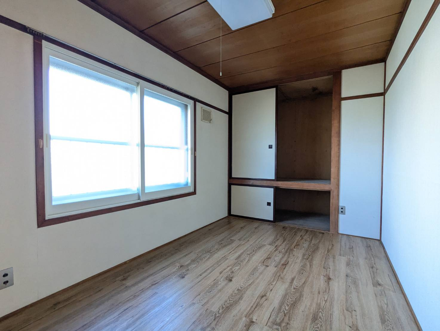 オーシャンビュー浦見の洋室