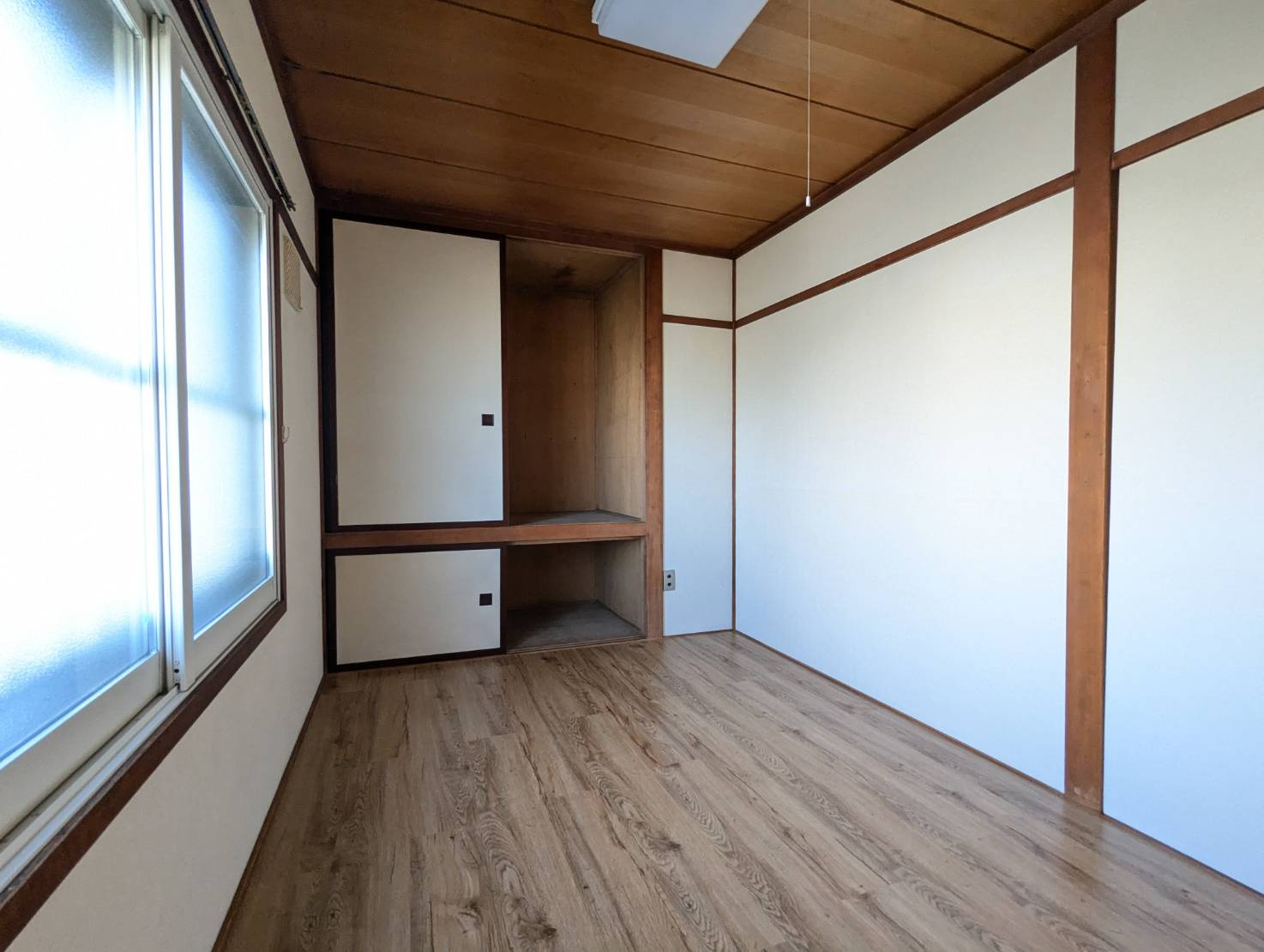 オーシャンビュー浦見の洋室