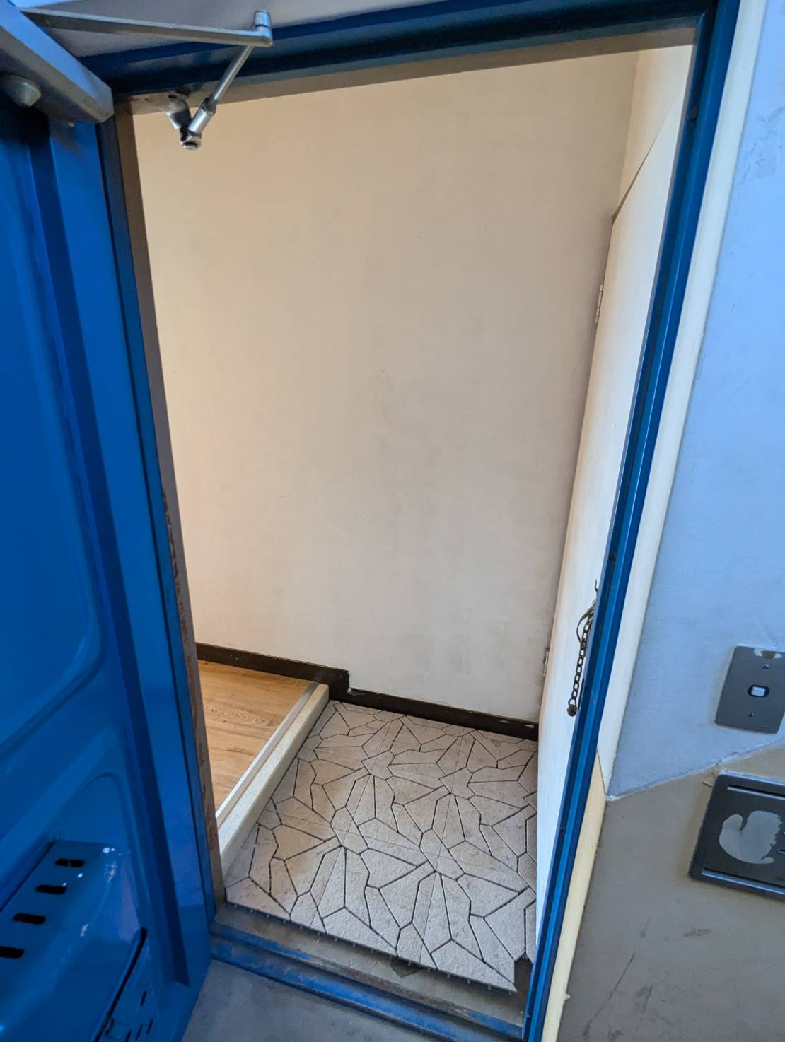 オーシャンビュー浦見の玄関