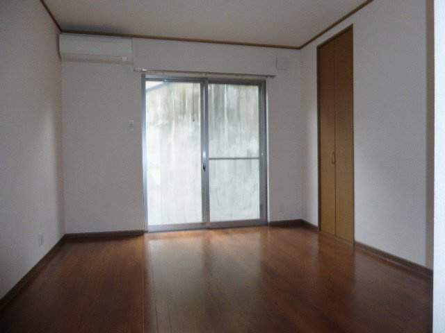 神和町壱番館の洋室