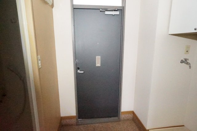 レオパレスFUJISAKIの玄関