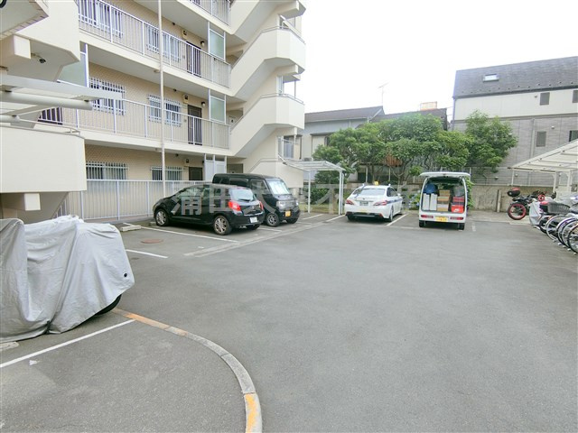 グローリア初穂久が原の駐車場|敷地内平置き駐車場　空き状況等詳細はお問合せ下さい。
