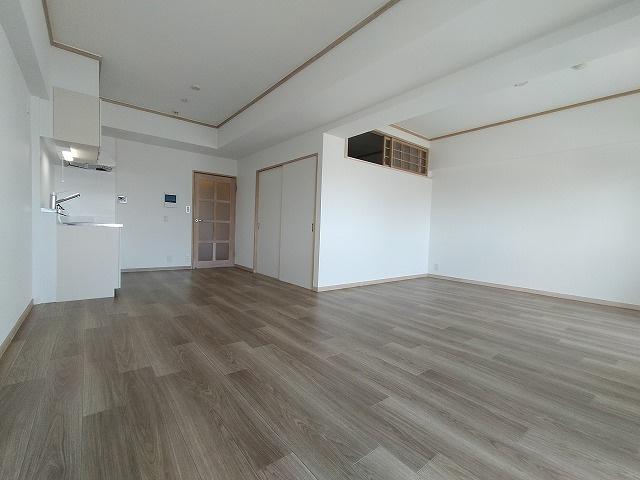 神戸市兵庫区西出町１丁目の賃貸マンションの居間・リビング