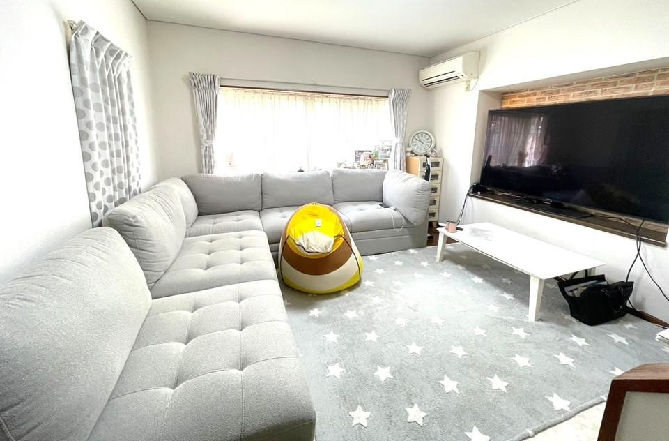 招提南町1丁目　中古一戸建ての居間・リビング|LDK　南向き　陽当たり良好■物件内覧・資金計画相談・住宅ローン相談、リフォーム相談、お問合せ受付中■
※当日・翌日のご内覧、ご相談はお電話でのお問合せがスムーズです！