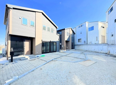 【外観】 | ◇◆新治町　新築戸建てB棟◆◇ | ◆前面道路も幅員があり車の運転も安心！前面道路は閑静な住宅地。車通りの少ない道路です。お子様にも安心です。