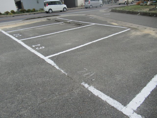 朝日谷メゾネットの駐車場