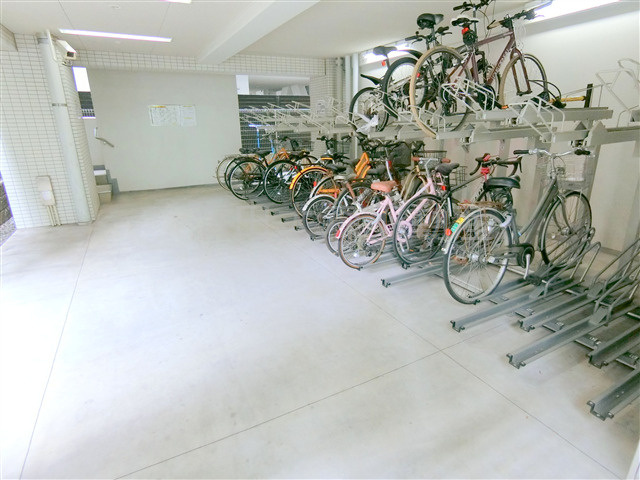 ライジングプレイス大森のその他共用部分|屋根付きラック式の駐輪場