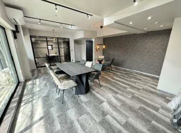 サーラ・プラティコの内装