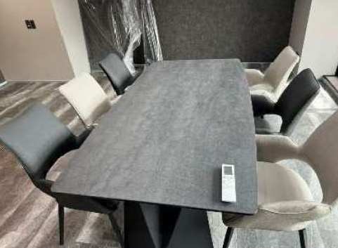 サーラ・プラティコの内装