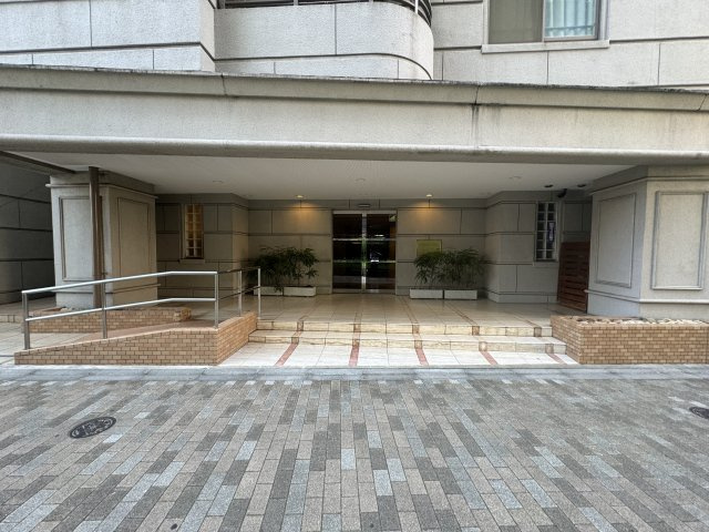 グランドステージ初台のエントランス|高級感のあるエントランスがお出迎え