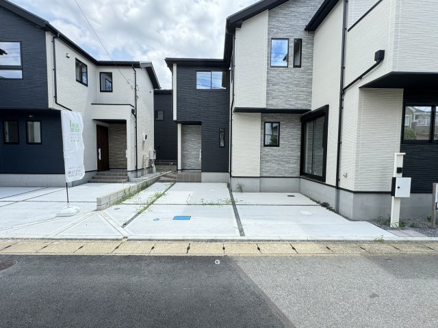 柏市逆井４丁目新築戸建（逆井６期）のエントランス|1号棟駐車スペース・並列２台駐車可