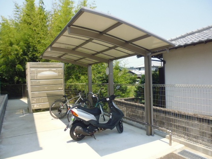 メゾン・リブハフトのその他共用部分|駐輪場に自転車も停められます♪