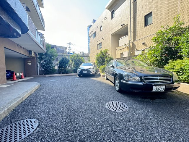 ナビウスオペラ通りのその他共用部分|敷地内の駐車場スペース