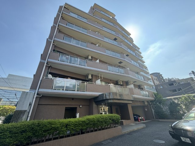 ナビウスオペラ通りの外観|1999年に竣工されたマンション