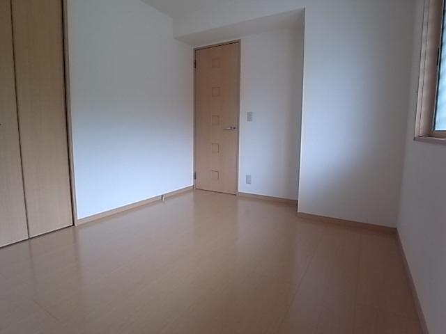 神戸市北区山田町下谷上字芝のアパートの内装|洋室