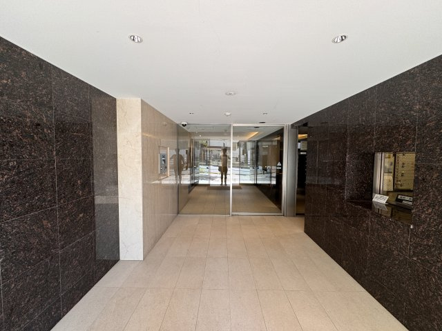 パーク・ノヴァ白金ヒルトップレジデンスのエントランス