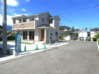 【前面道路含む現地写真】 | 前面道路含む現地写真です