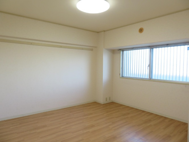 鴨部　鏡川コーポ 　Ａ棟の洋室|北側　7.0帖