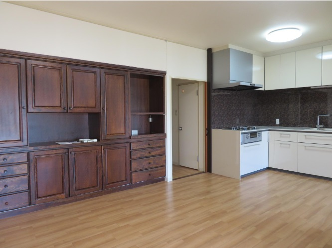 鴨部　鏡川コーポ 　Ａ棟の居間・リビング|ＬＤＫ　11.0帖